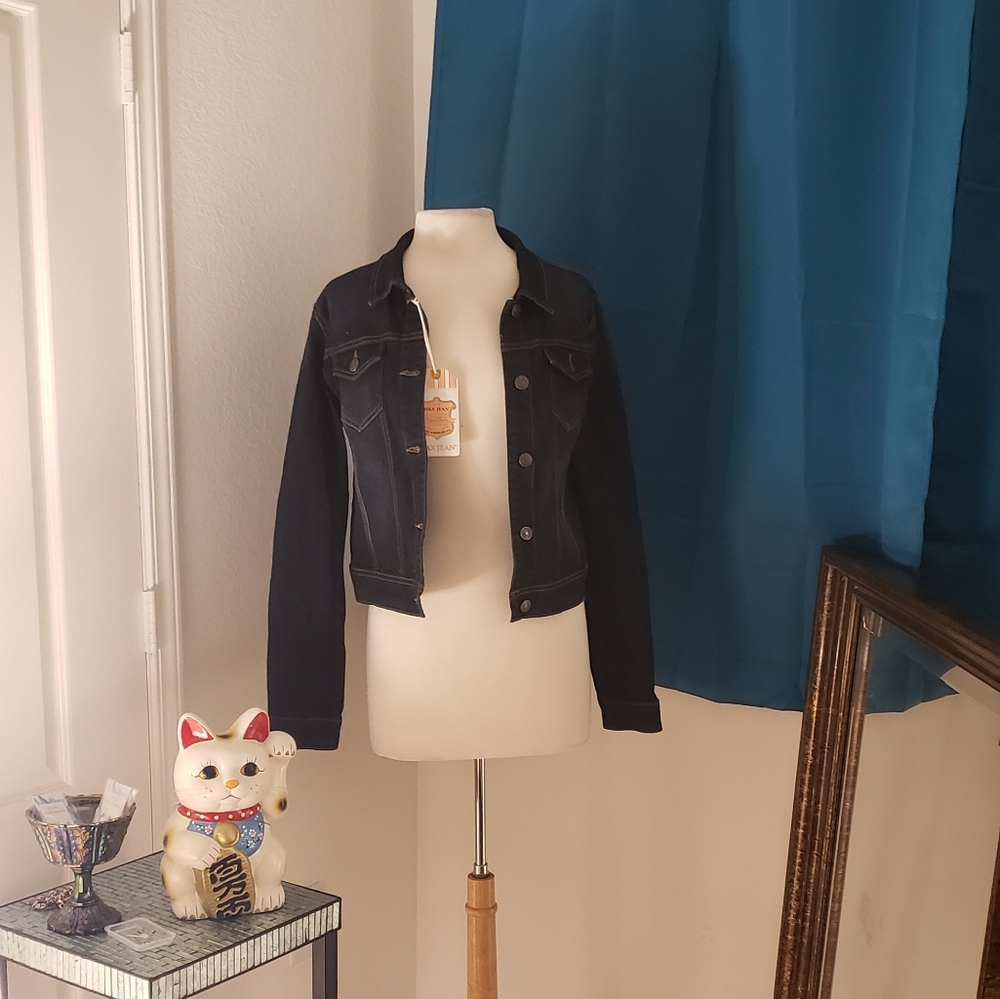 Clothing - Picture 7 of 8